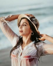 Actress Parvati Nair Sexy Beach Photos 06