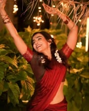 Actress Parvati Nair Spicy Saree Pictures 09