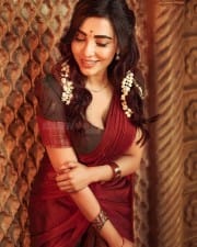 Actress Parvati Nair Spicy Saree Pictures 15