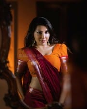 Actress Parvati Nair Spicy Saree Pictures 18