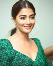Actress Pooja Hegde Ultra Glam at Radhe Shyam Promotions Pictures 32 Actress Pooja Hegde Ultra Glam at Radhe Shyam Promotions Pictures 32