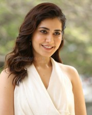 Actress Raashi Khanna At World Famous Lover Movie Interview Pictures