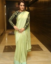 Raashii Khanna 43 Actress Raashi Khanna Beautiful In Saree Pictures