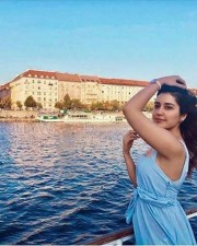 Raashii Khanna 27 Actress Raashi Khanna Instagram Photos