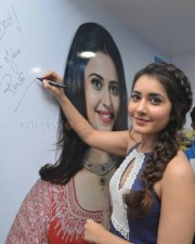 Raashii Khanna 51 Actress Raashi Khanna Launches Big C Mobile Store At Guntur Photos