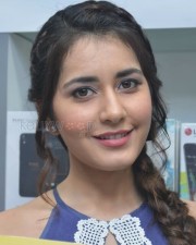 Raashii Khanna 45 Actress Raashi Khanna Launches Big C Mobile Store At Guntur Photos