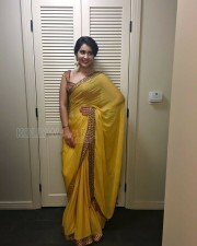 Actress Raashi Khanna Saree Photos