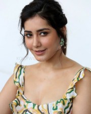 Actress Raashi Khanna Sexy Cute Cleavage Photos
