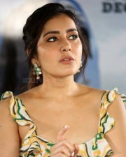 Actress Raashi Khanna Sexy Cute Cleavage Photos