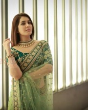 Actress Raashi Khanna Sexy New Photos