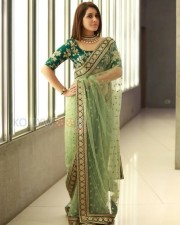 Actress Raashi Khanna Sexy New Photos
