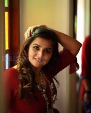 Actress Ramya Nambeesan New Photoshoot Pictures
