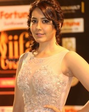 Raashii Khanna 8