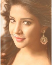 Actress Sakshi Agarwal Sexy Photoshoot Stills