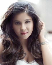 Actress Sakshi Agarwal Sexy Photoshoot Stills