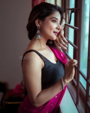 Actress Sakshi Agarwal in a Sexy Hot Purple Saree Photoshoot Pictures 08