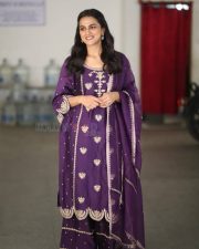 Actress Shraddha Srinath at Daaku Maharaaj Interview Pictures 20 Actress Shraddha Srinath at Daaku Maharaaj Interview Pictures 20