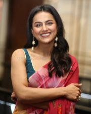 Actress Shraddha Srinath at Daaku Maharaj Movie Trailer Launch Photos 65