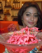 Actress Sneha In Saree Photos