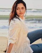Actress Sunaina Beach Photoshoot Pictures 02