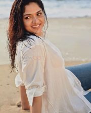 Actress Sunaina Beach Photoshoot Pictures 04