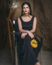 Actress Sunny Leone Sexy Pictures
