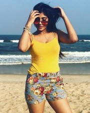 Yashika Aannand (Yaashika Aanand) 36 Actress Yaashika Anand Photoshoot Pictures