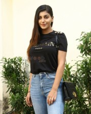 Yashika Aannand (Yaashika Aanand) 23 Actress Yashika Aannand at Sulphur Movie Pooja Stills