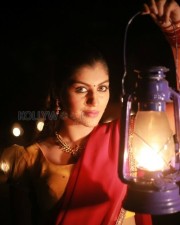 Yashika Aannand (Yaashika Aanand) 43 Actress Yashika Anand In Kazhugu Movie