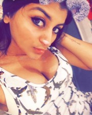 Yashika Aannand (Yaashika Aanand) 40 Actress Yashika Anand New Photos
