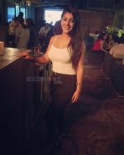 Yashika Aannand (Yaashika Aanand) 39 Actress Yashika Anand New Photos