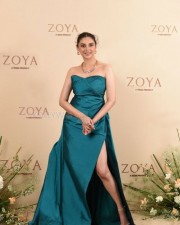 Aditi Rao Hydari showing off her thighs at a Zoya Event 01
