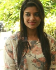 Aishwarya Rajesh At Kakka Muttai Press Meet Stills
