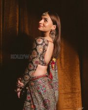 Alpha Actress Alia Bhatt in a Dark multicolor embroidered saree Photos 03