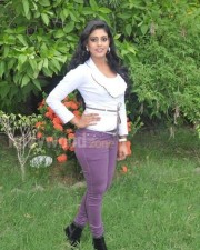 Ammavin Kaippesi Heroine Iniya Photos