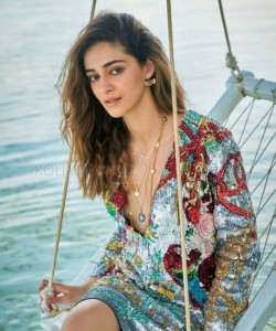 Ananya Panday in a Stunning Beach Glam Outfit Photos 03