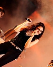 Andrea Singing In Harris On The Edge Concert Photos
