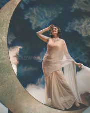 Anushka Sharma On the Moon Picture 01