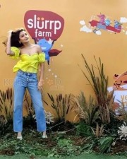 Anushka Sharma Sexy in Yellow at Slurp Farm Event Photos 29