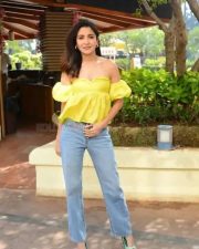 Anushka Sharma Sexy in Yellow at Slurp Farm Event Photos 36