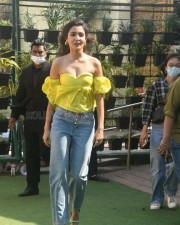 Anushka Sharma Sexy in Yellow at Slurp Farm Event Photos 38