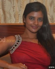 Attakathi Aishwarya Photos