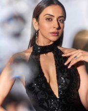 Attractive Rakul Preet Singh in a Black Sequined and Embellished Backless Mermaid Style Gown Pictures 01