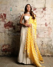 Beautiful Actress Kiara Advani Latest Photoshoot Pictures 01