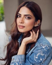 Beautiful Actress Malavika Mohanan in a Black Crop Top with a Matching Shorts and Denim Shirt Photos 04 Beautiful Actress Malavika Mohanan in a Black Crop Top with a Matching Shorts and Denim Shirt Photos 04