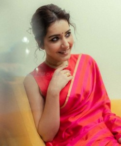 Beautiful Actress Raashi Khanna in a Red Saree Photoshoot Pictures 04