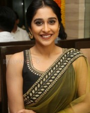 Beautiful Actress Regina Cassandra In Saree Photos