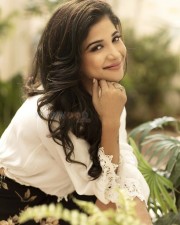 Beautiful Actress Sakshi Agarwal Photoshoot Photos