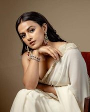 Beautiful Actress Shraddha Srinath in a Canoli Cream Silk Saree with a Sleeveless Blouse Pictures 02