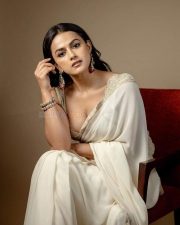 Beautiful Actress Shraddha Srinath in a Canoli Cream Silk Saree with a Sleeveless Blouse Pictures 03